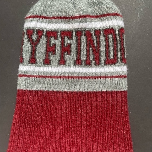 Harry Potter Gryffindor Hat w/ Crest Patch Knit Beanie - Picture 6 of 9